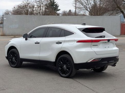 Used 2023 Toyota Venza Nightshade image 9