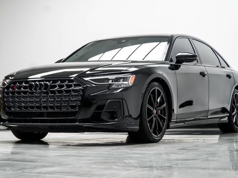 Used 2024 Audi S8 w/ S8 Comfort Plus Package AWD/4WD image 9