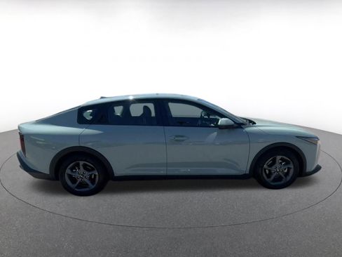 Used 2025 Kia K4 LXS image 16