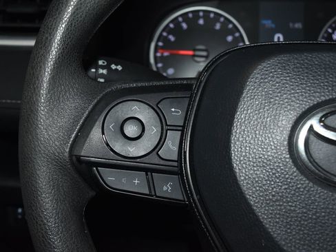 Used 2022 Toyota RAV4 LE AWD/4WD image 7