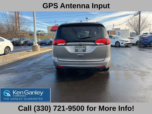 Used 2018 Chrysler Pacifica Touring-L image 11