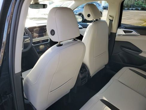 New 2026 Volkswagen Taos SE FWD image 9