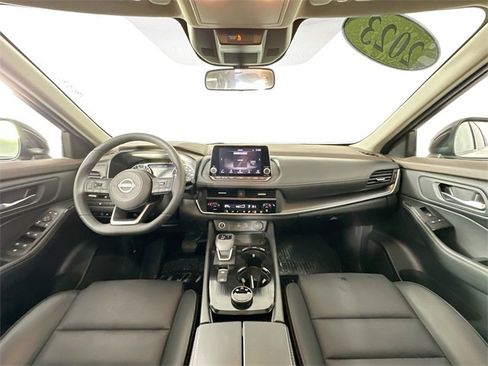 Used 2023 Nissan Rogue SV w/ SV Premium B Package image 3