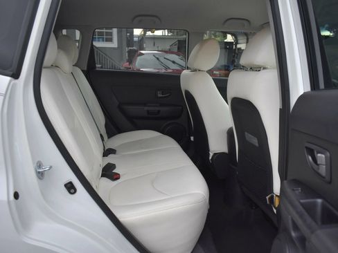 Used 2011 Kia Soul + FWD image 11