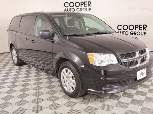 Used 2019 Dodge Grand Caravan SE w/ UConnect Hands-Free Group image 1