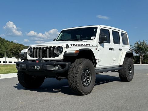 Used 2025 Jeep Wrangler Unlimited Rubicon AWD/4WD image 1
