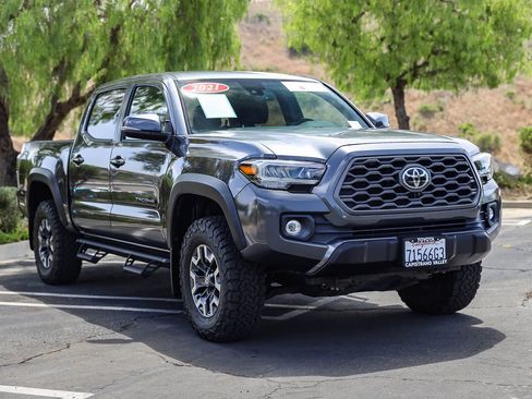 Certified 2021 Toyota Tacoma TRD Off-Road w/ Technology Package AWD/4WD image 3