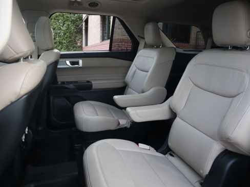 Used 2020 Ford Explorer Limited w/ Class III Trailer Tow Package image 32