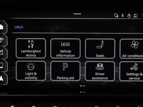 Used 2022 Lamborghini Urus AWD/4WD image 30