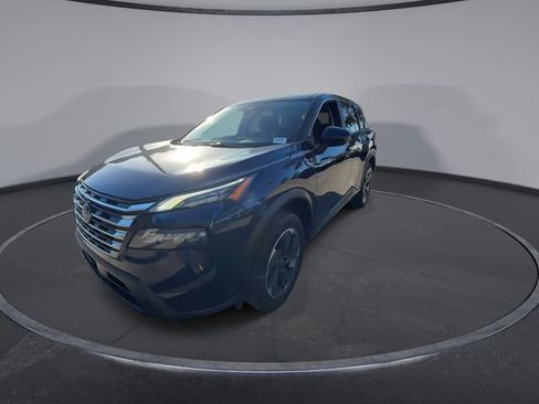 Used 2024 Nissan Rogue SV image 3