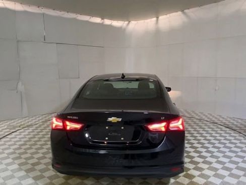 Used 2022 Chevrolet Malibu LT image 2
