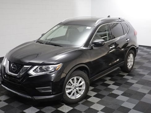 Used 2017 Nissan Rogue SV FWD image 2