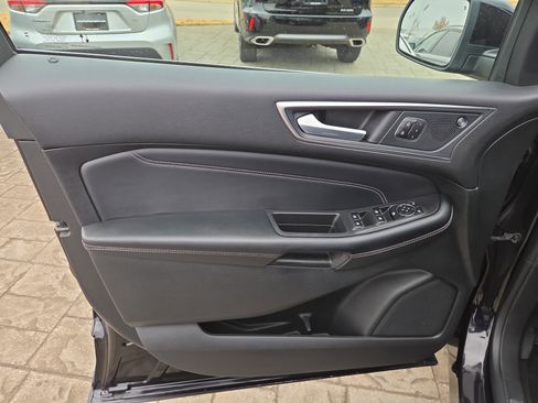 Used 2024 Ford Edge Titanium image 6