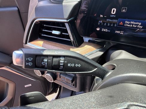 Used 2025 Chevrolet Tahoe High Country AWD/4WD image 23