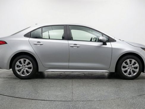Used 2025 Toyota Corolla LE FWD image 11
