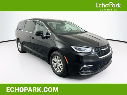 Used 2024 Chrysler Pacifica Touring-L FWD image 1