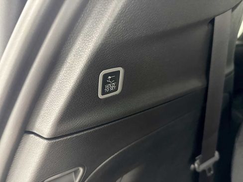 New 2027 Chrysler Pacifica Select FWD image 25