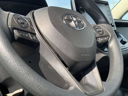 Used 2021 Toyota Corolla LE FWD image 19