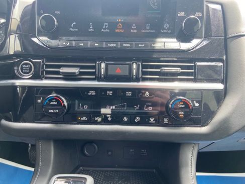 Used 2023 Nissan Pathfinder SL w/ Lighting Package (N92) image 17