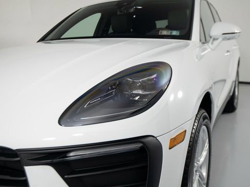 Certified 2025 Porsche Macan image 14