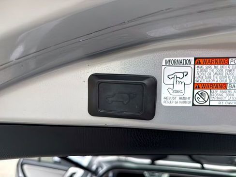 Used 2018 Toyota RAV4 XLE AWD/4WD image 23