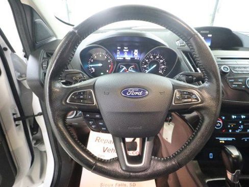 Used 2017 Ford Escape SE w/ SE Sport Appearance Package image 18