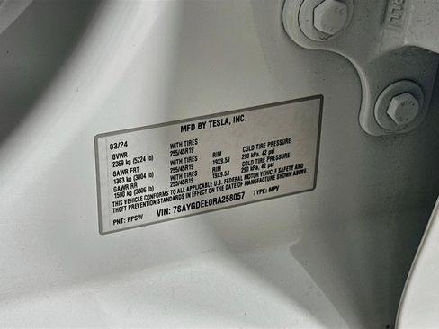 Used 2024 Tesla Model Y Long Range AWD/4WD image 12