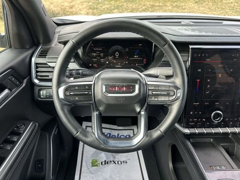 Used 2025 GMC Acadia Elevation image 14