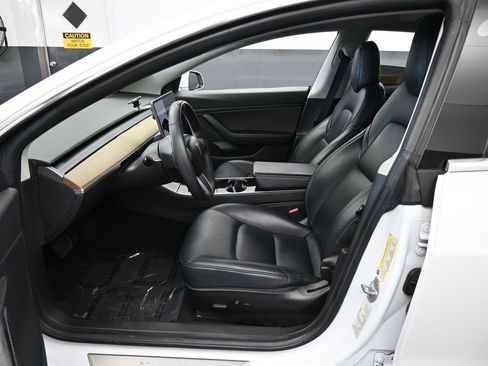Used 2019 Tesla Model 3 image 12