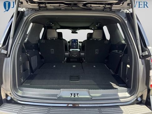 Used 2024 Ford Expedition Platinum AWD/4WD image 17