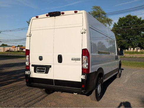 Used 2026 RAM ProMaster 2500 w/ Convenience Group FWD image 5