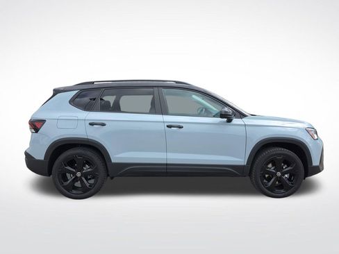 New 2026 Volkswagen Taos SE AWD/4WD image 4