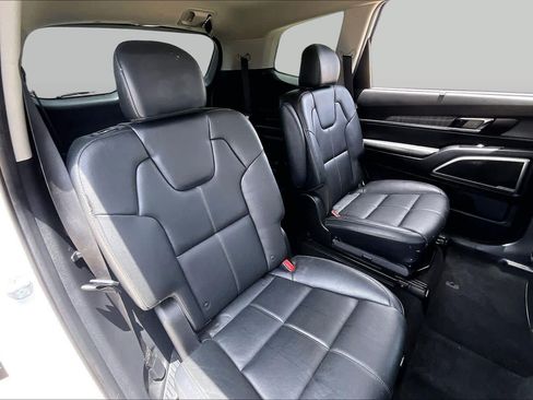 Used 2024 Kia Telluride EX w/ EX Captain's Chair Package FWD image 17