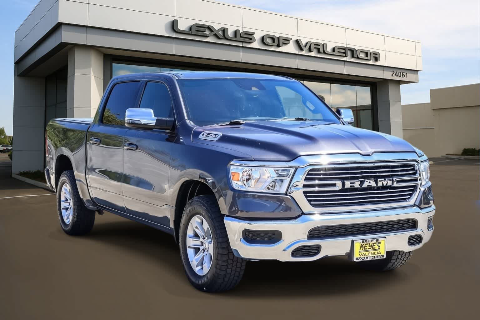 Used 2024 RAM 1500 Laramie AWD/4WD image 5