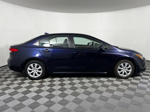 Used 2025 Toyota Corolla LE FWD image 4