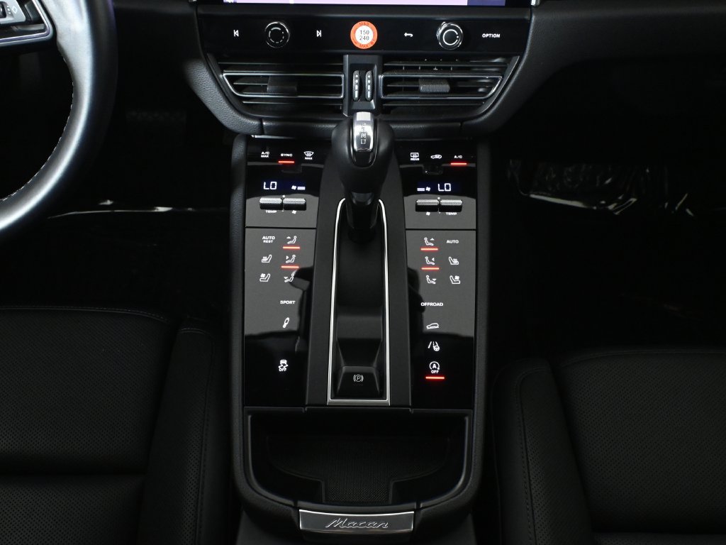 Used 2023 Porsche Macan S AWD/4WD image 23