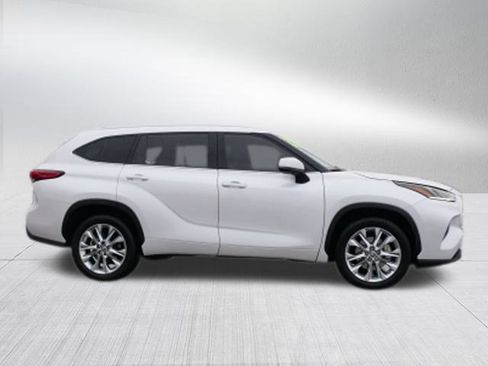 Used 2022 Toyota Highlander Limited image 2