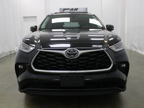 Used 2022 Toyota Highlander Limited image 3
