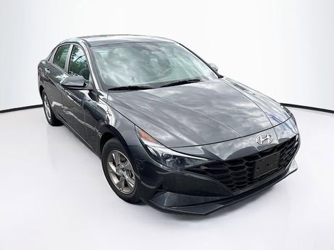 Used 2021 Hyundai Elantra SE FWD image 5