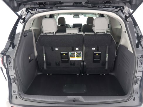 Used 2024 Toyota Sienna LE image 13