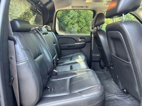 Used 2013 Chevrolet Avalanche LT image 18