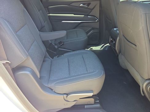 Used 2024 Chevrolet Traverse LT w/ Trailering Package FWD image 17