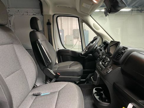 Used 2022 RAM ProMaster 2500 w/ Driver Convenience Group FWD image 13