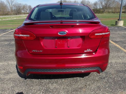Used 2015 Ford Focus SE w/ SE Sport Package image 34