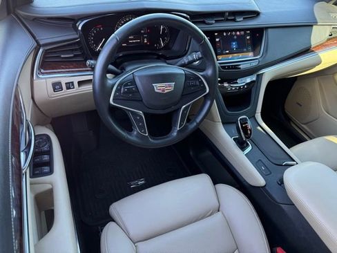 Used 2017 Cadillac XT5 Luxury w/ Driver Awareness Package image 25