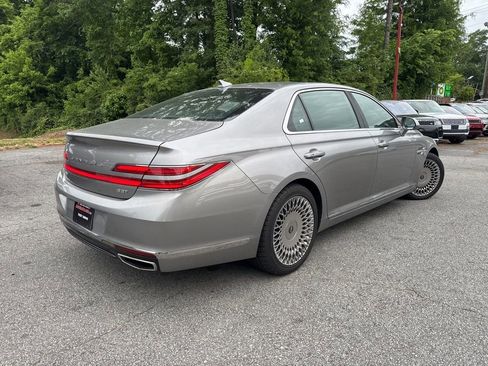 Used 2020 Genesis G90 3.3T Premium RWD image 3