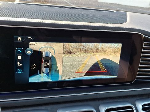 Used 2025 Mercedes-Benz GLS 580 4MATIC image 18