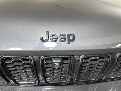Used 2023 Jeep Grand Cherokee 30th Anniversary AWD/4WD image 9