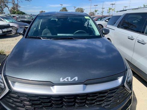 Used 2024 Kia Sportage LX FWD image 3