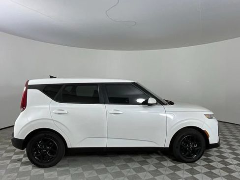 Used 2022 Kia Soul LX w/ Technology Package FWD image 4